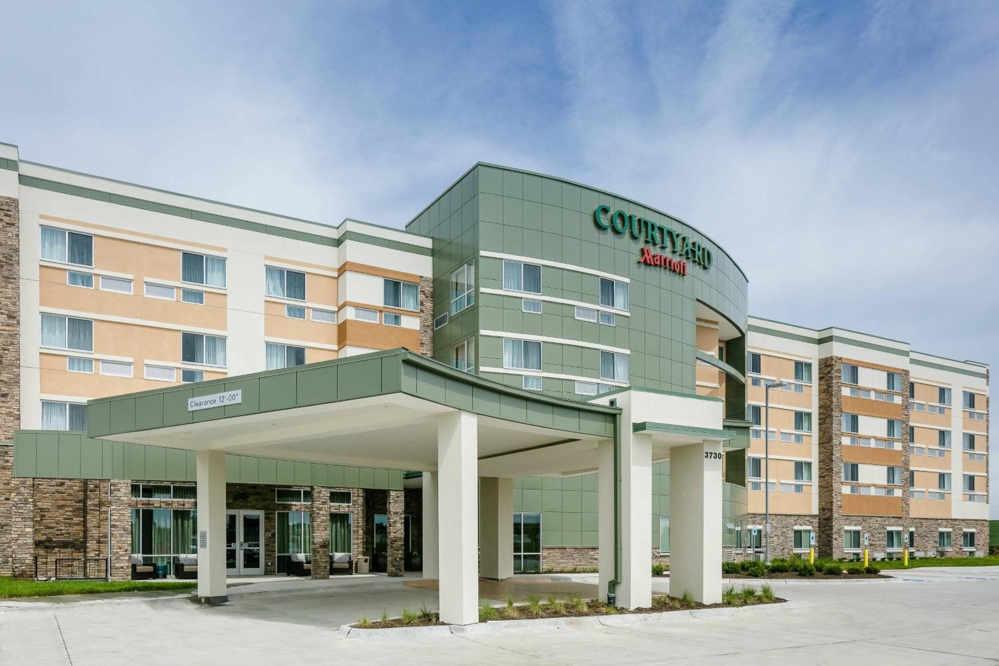 Courtyard By Marriott Omaha Bellevue At Beardmore Event Center Exterior photo