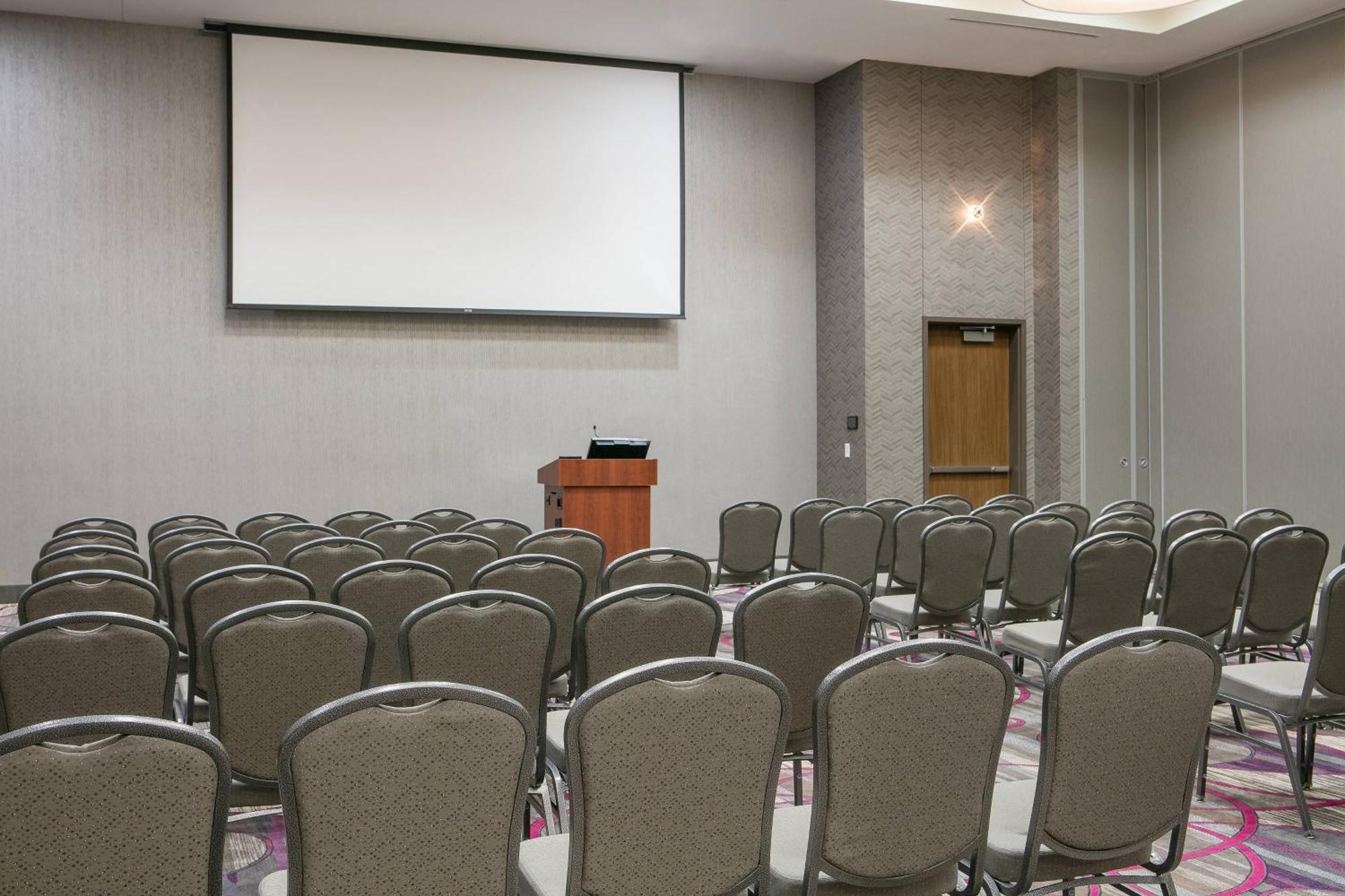 Courtyard By Marriott Omaha Bellevue At Beardmore Event Center Exterior photo