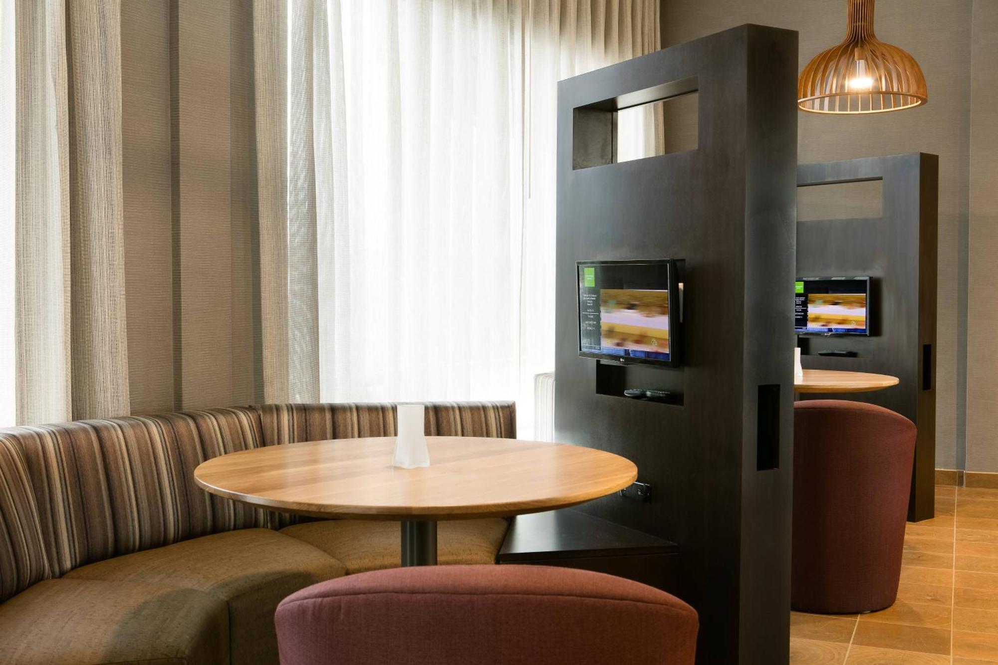 Courtyard By Marriott Omaha Bellevue At Beardmore Event Center Exterior photo