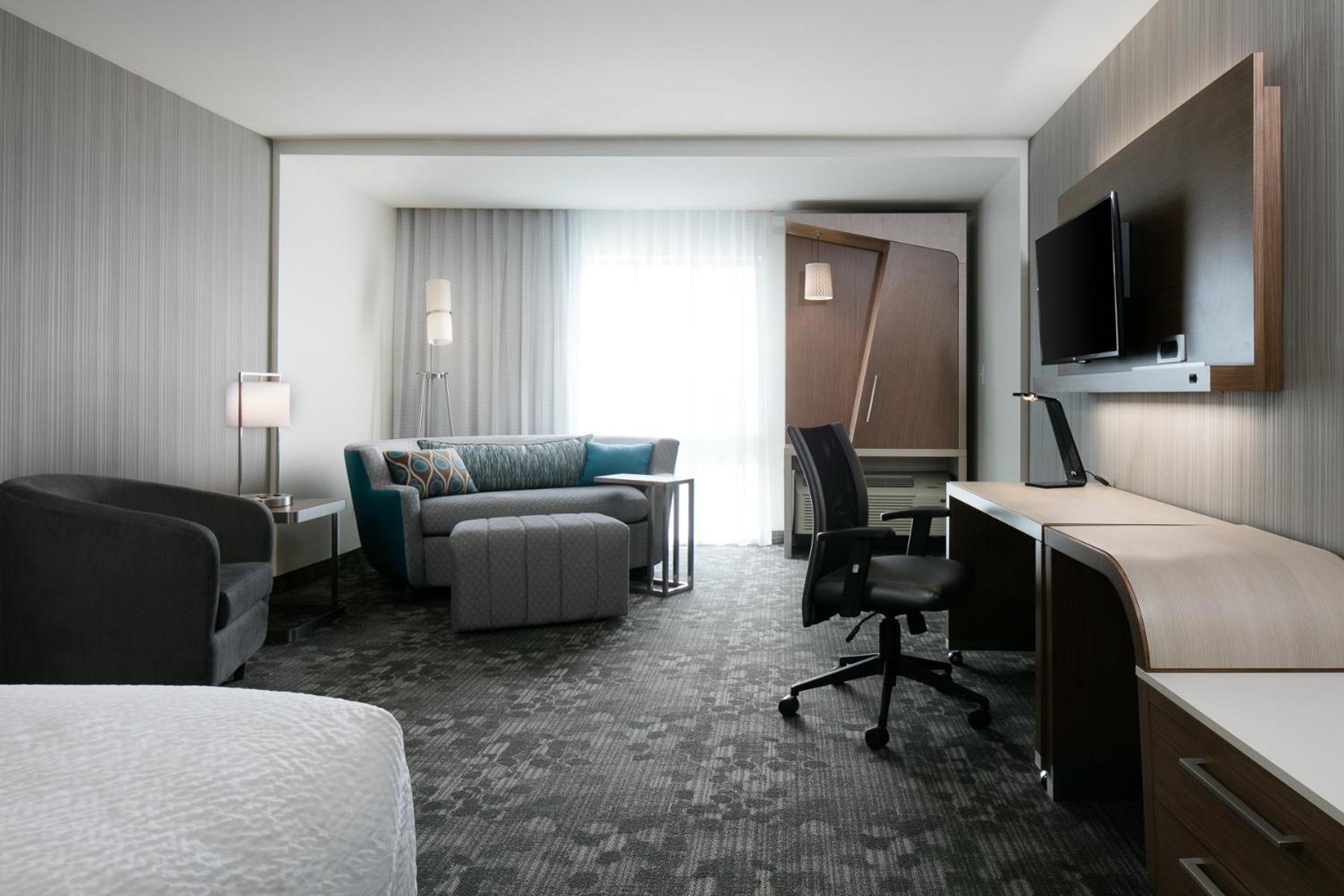 Courtyard By Marriott Omaha Bellevue At Beardmore Event Center Exterior photo