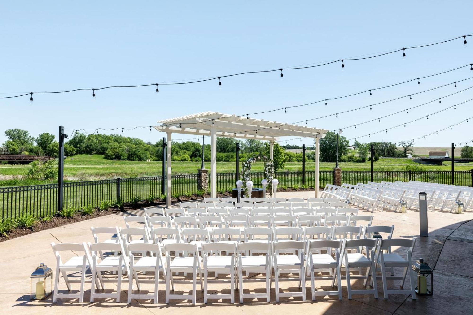 Courtyard By Marriott Omaha Bellevue At Beardmore Event Center Exterior photo