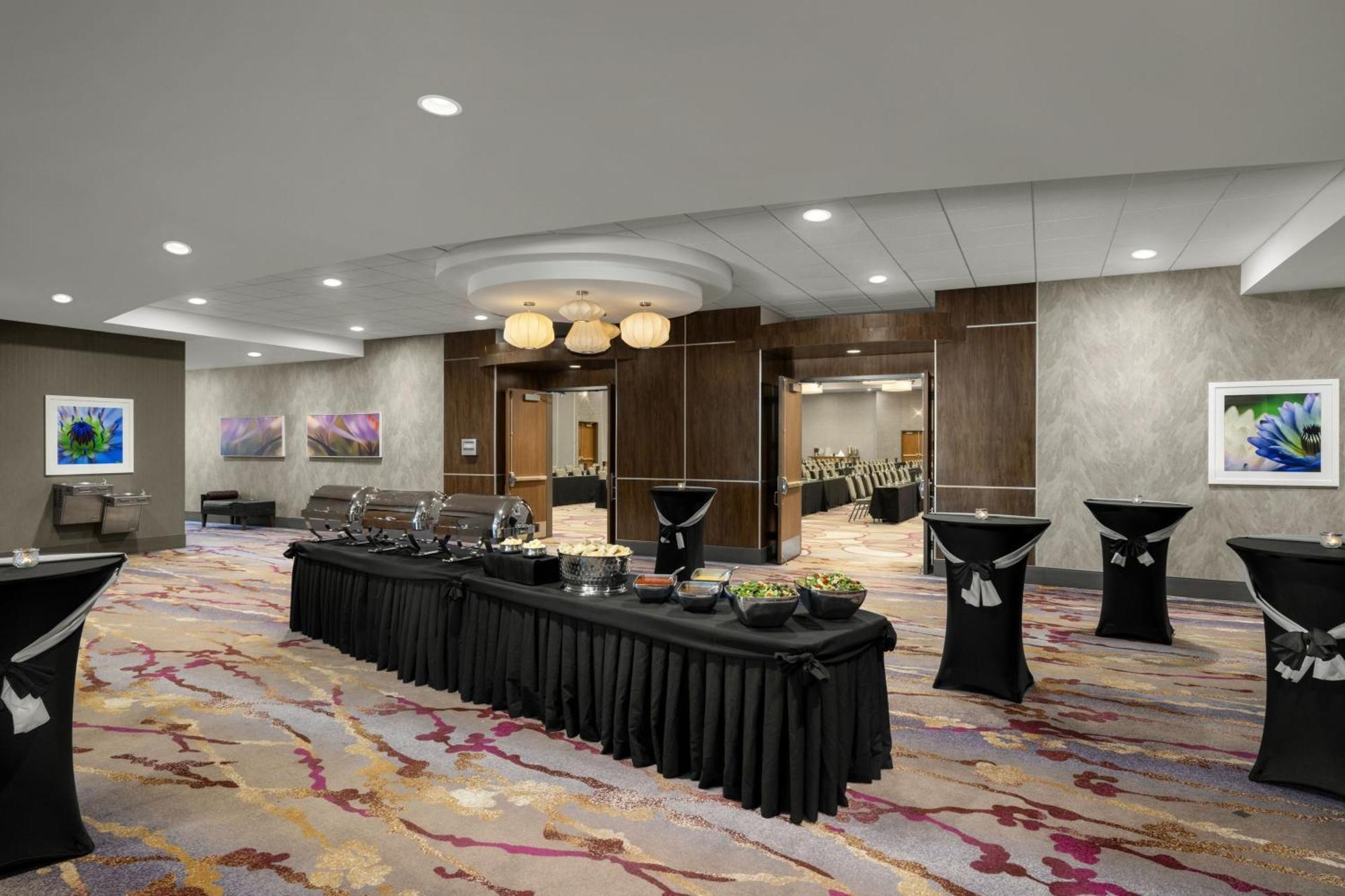 Courtyard By Marriott Omaha Bellevue At Beardmore Event Center Exterior photo