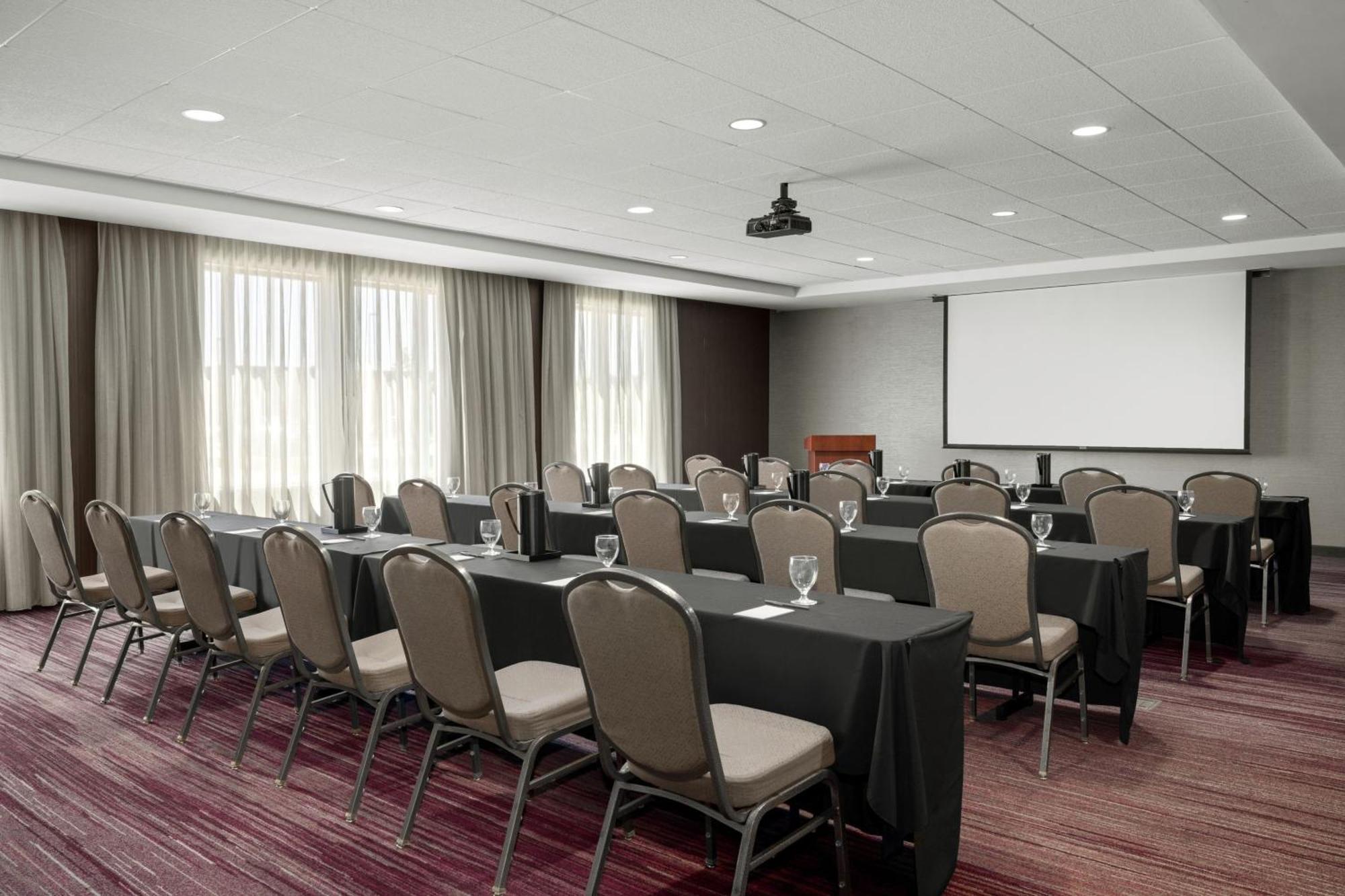 Courtyard By Marriott Omaha Bellevue At Beardmore Event Center Exterior photo