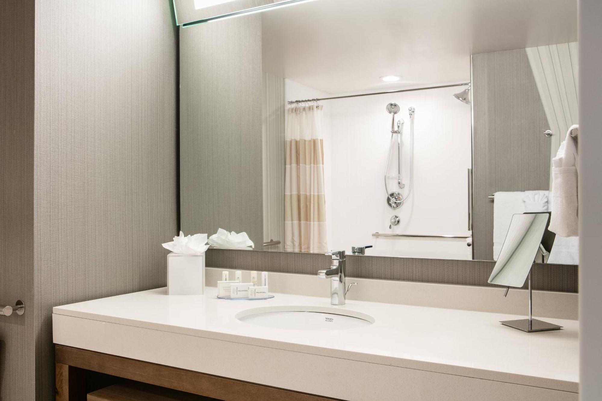 Courtyard By Marriott Omaha Bellevue At Beardmore Event Center Exterior photo