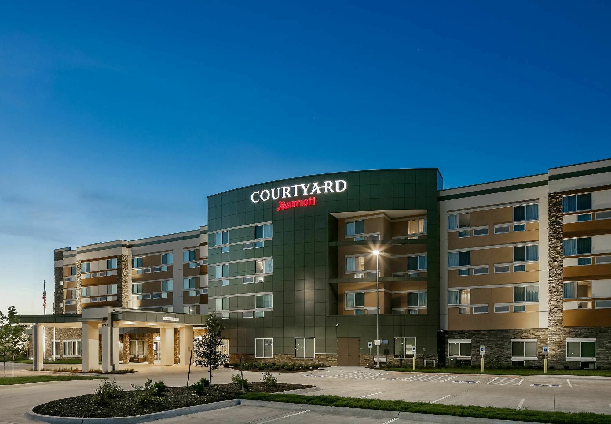 Courtyard By Marriott Omaha Bellevue At Beardmore Event Center Exterior photo
