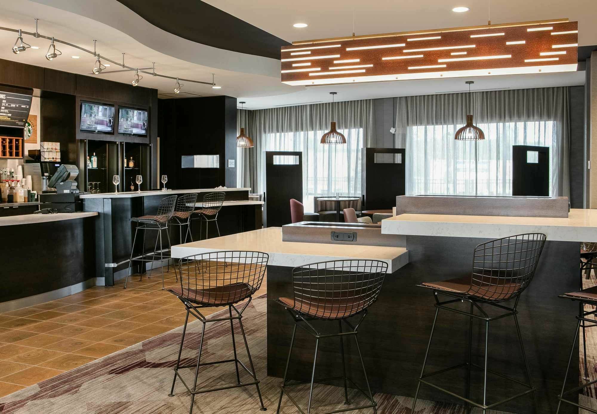 Courtyard By Marriott Omaha Bellevue At Beardmore Event Center Exterior photo