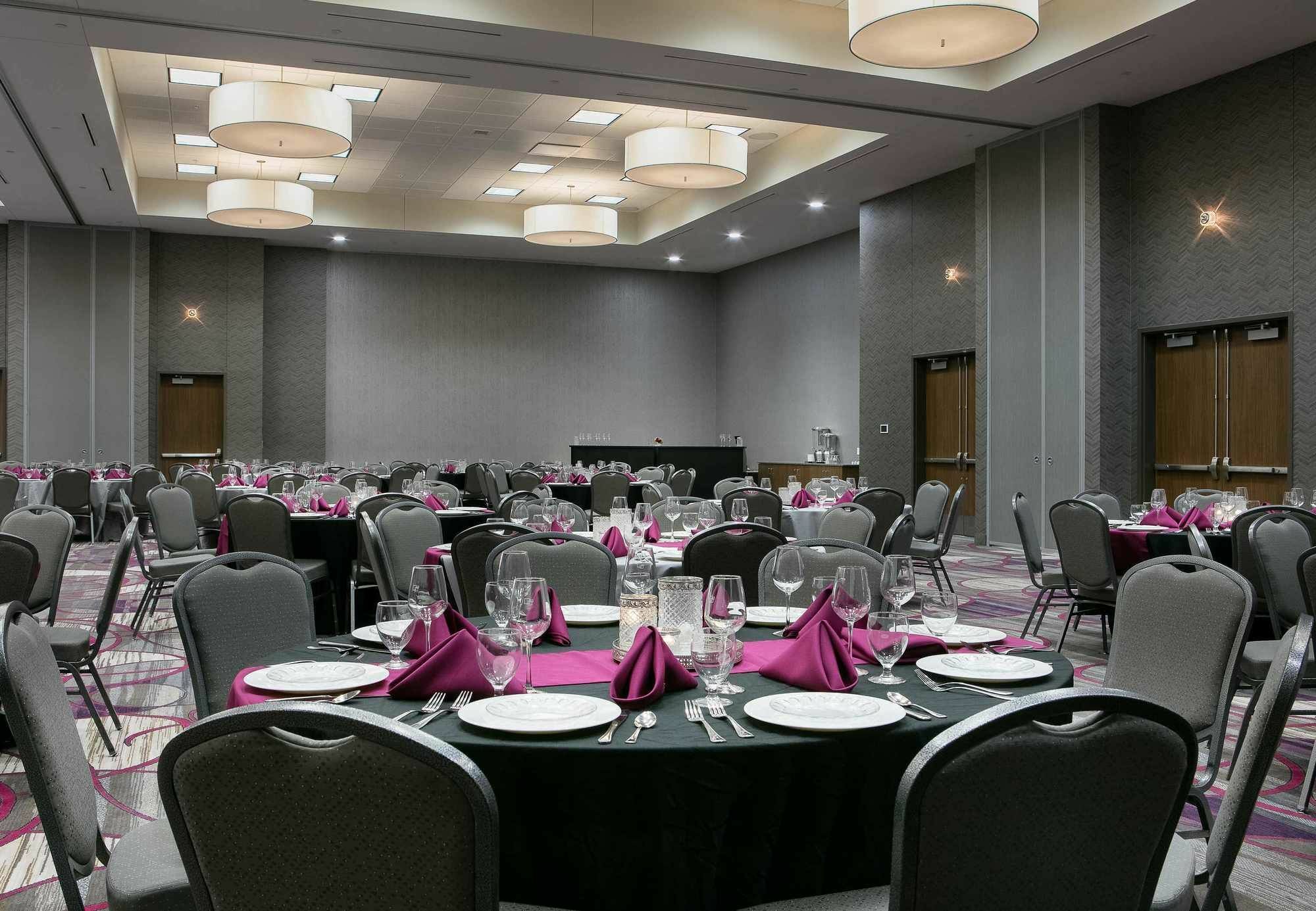 Courtyard By Marriott Omaha Bellevue At Beardmore Event Center Exterior photo